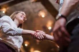 immagine stretta mani