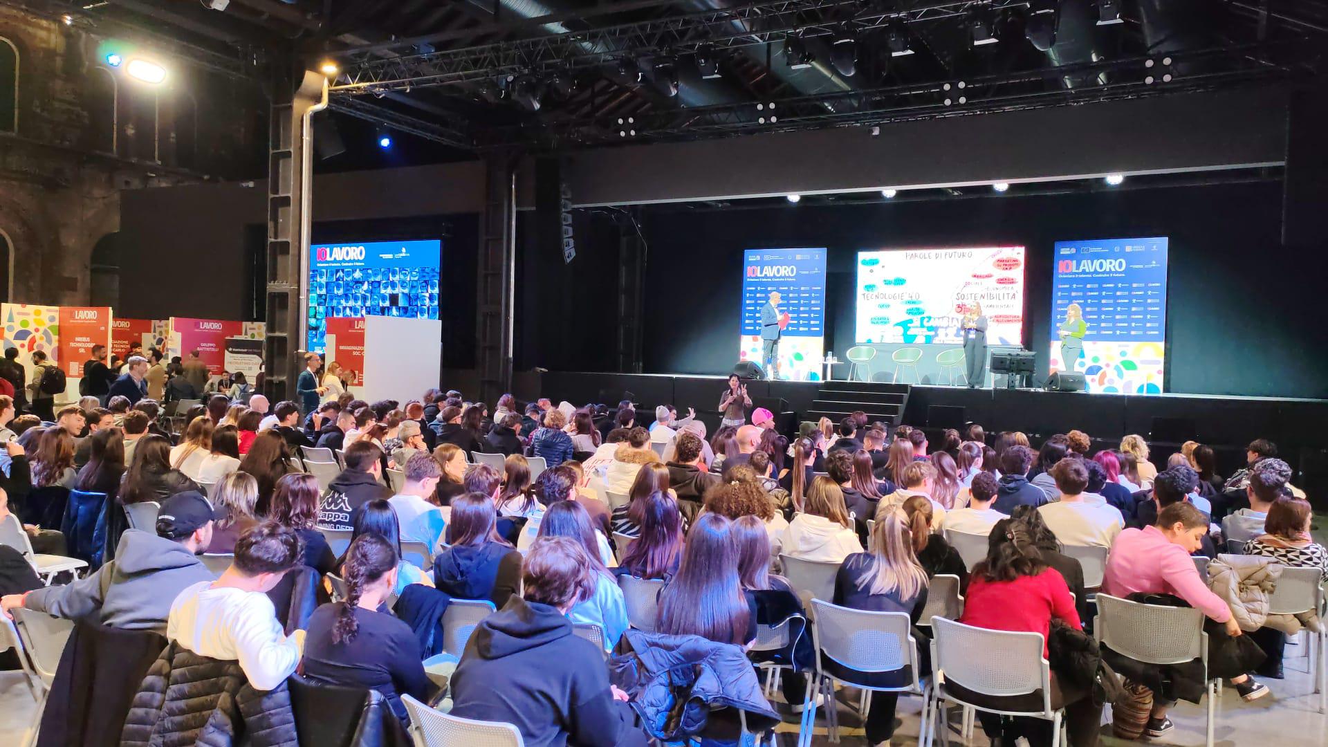 Platea di studenti a IoLavoro Piemonte